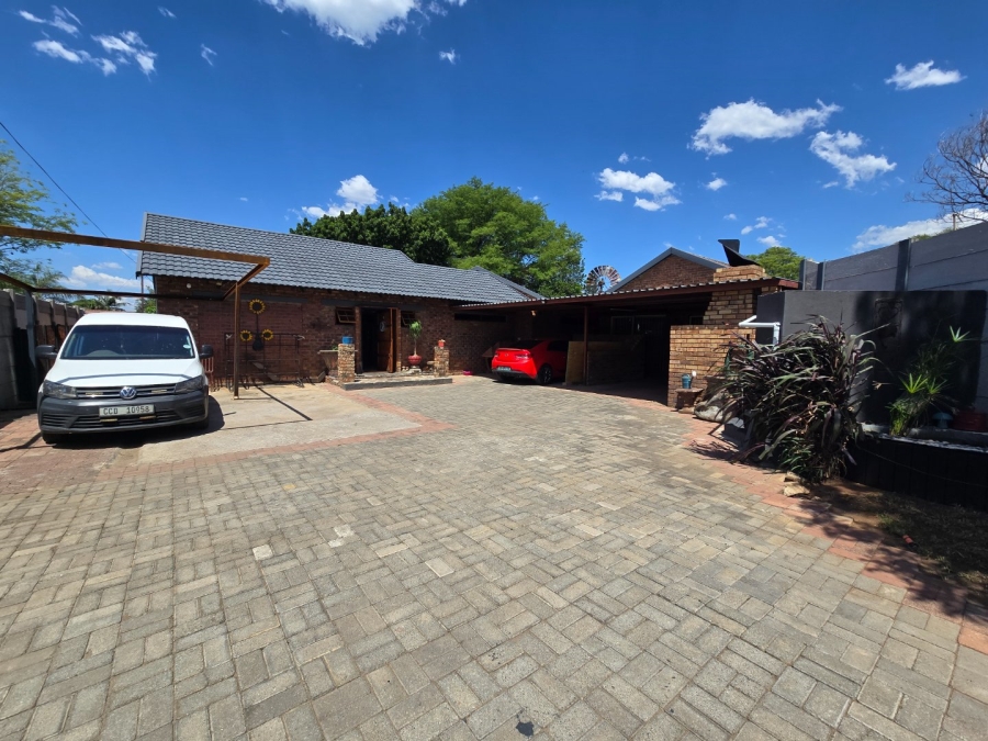 4 Bedroom Property for Sale in Bodorp North West